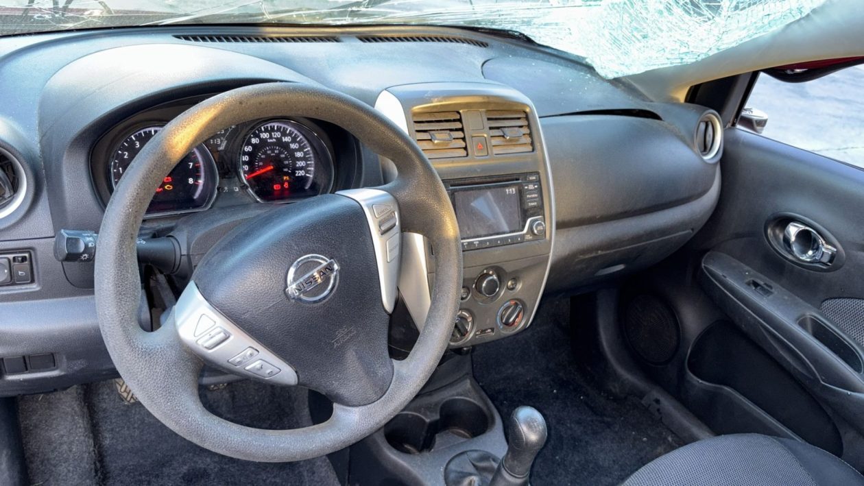 NISSAN VERSA - 2015 - Imagen 2