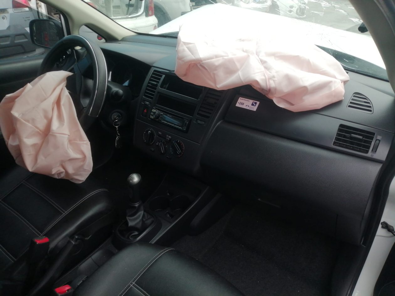 NISSAN TIIDA - 2015 - Imagen 5