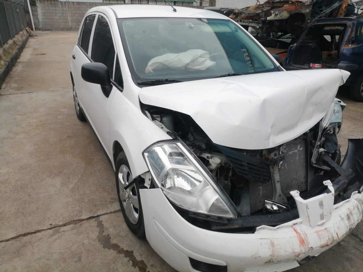 NISSAN TIIDA - 2015
