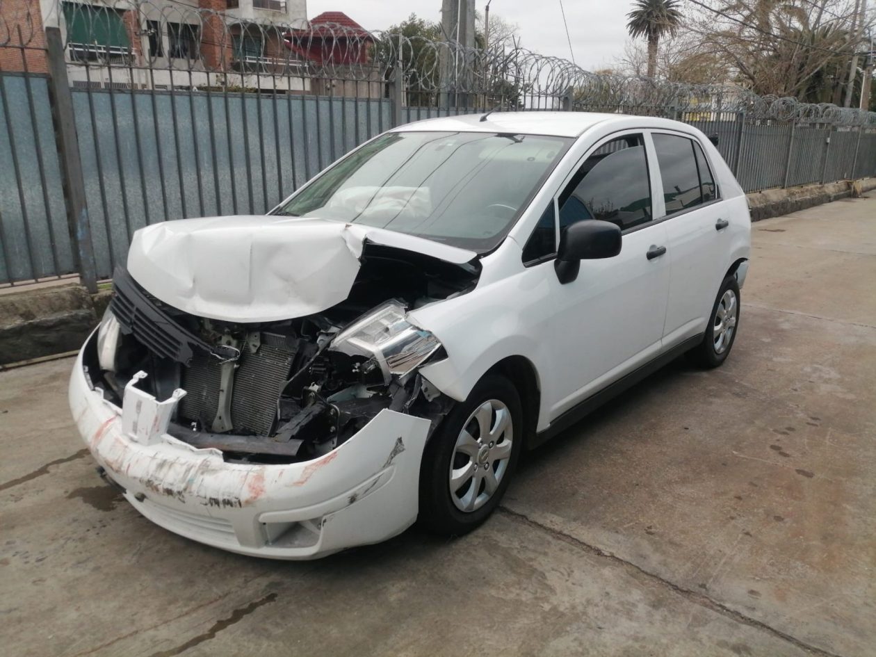 NISSAN TIIDA - 2015 - Imagen 3