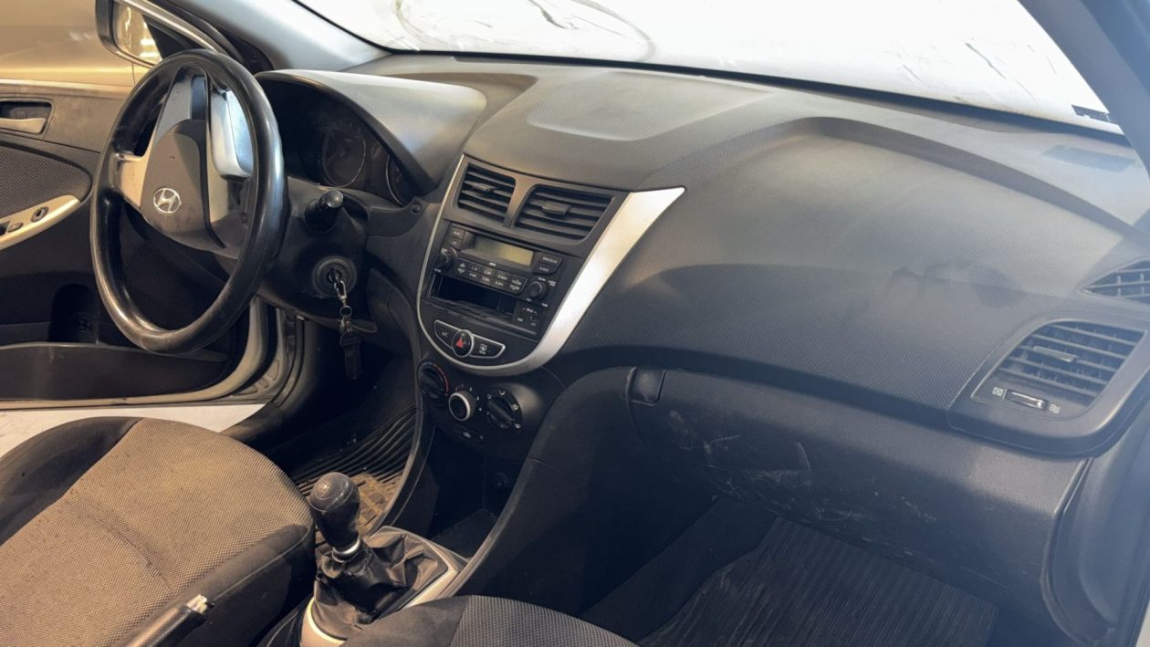 SC179 - HYUNDAI ACCENT - 2012 - Imagen 4